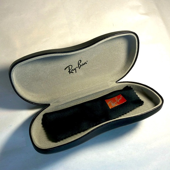 Ray-Ban Hard Clamshell Case with Polishing Cloth - Picture 2 of 7